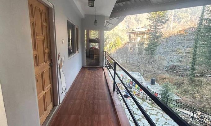 Manali Hotel | Footsteps Hostel and Cafe
