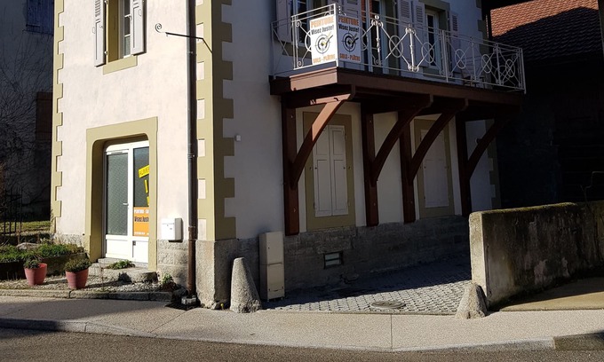 Genevois Casa | For 4 max Maisonette end 1800 village center of Le Châble 74160 15mins Geneva.