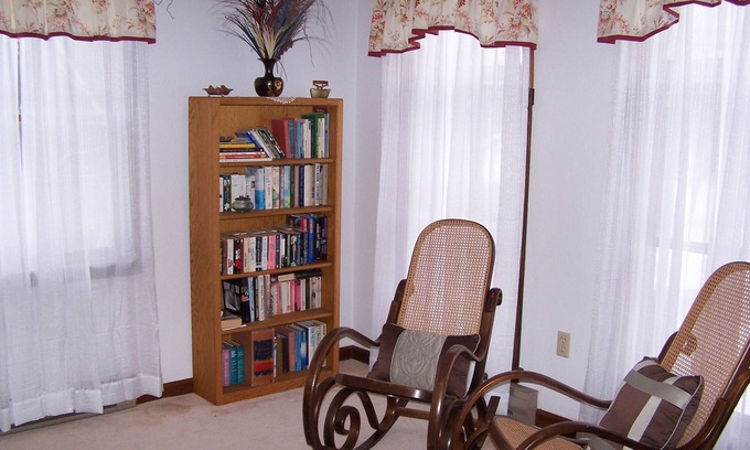 West Newbury Villa | Para viajeros de negocios y placer. Habitación del frente