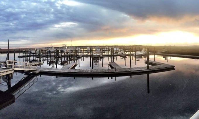 Georgetown Casa | FOR SALE Peaceful Waterfront/ Bay 2 bed/1.5 ba Belle Isle Yacht Club Georgetown