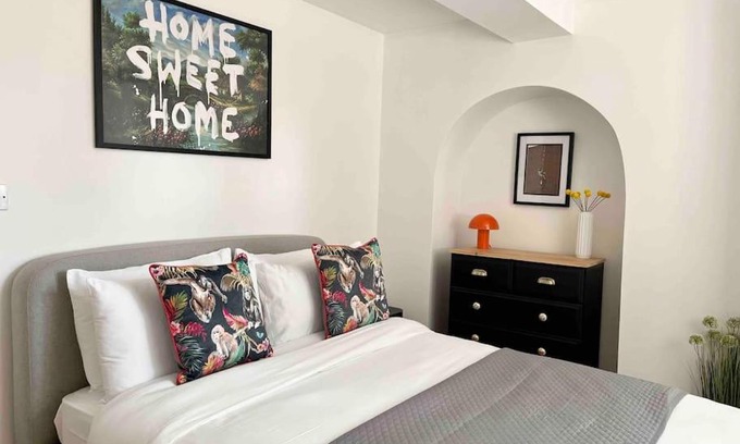 Reading Apartamento | Forbury Apartment, 3 guests, Free Parking & Wifi, close to Uni, Hospital & Town Centre