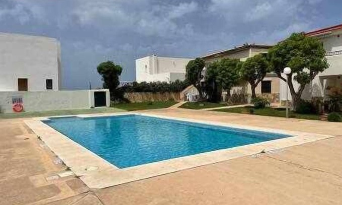 Los Delfines Apartamento | Forcat - Apartamento bajo con jardín y piscina.