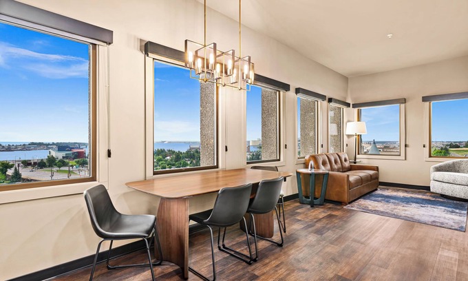 Downtown - Waterfront Hotel | Force on 5th Avenue Hotel