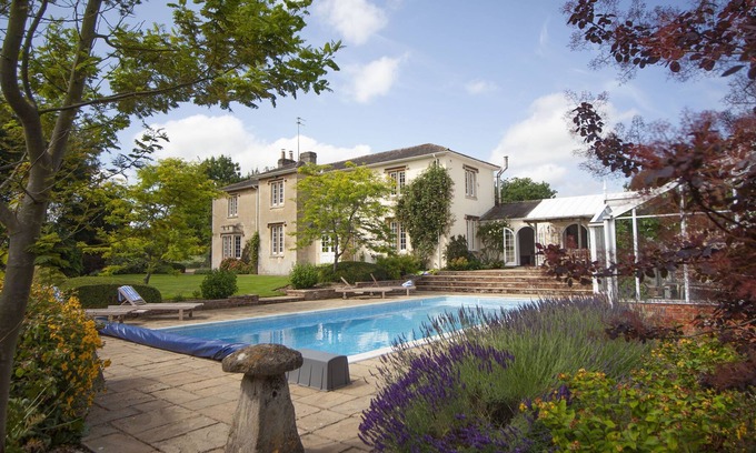 Bradford-on-Avon Otro | Ford Farm House - sleeping 13 or up to 15 with 2 toddler floor beds