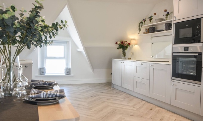 Seaton Cabaña | FORE STREET HOUSE - APARTMENT 3, family friendly in Seaton, Devon
