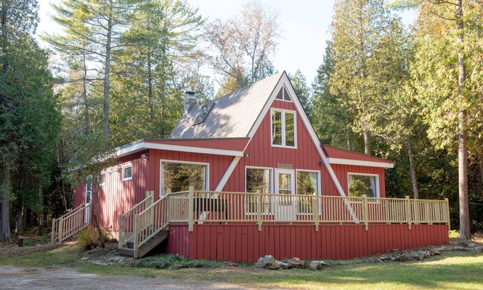 Sturgeon Bay Casa | Forest A-frame with fireplace