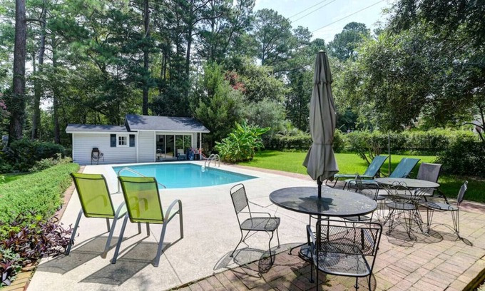 Forest Acres Casa | Forest Acres 5BR Home w/ Private Pool & Pool House