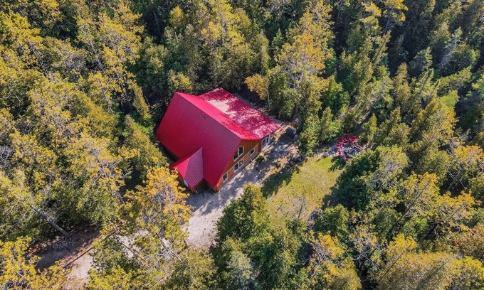 Northern Bruce Peninsula Cabina | Forest Cabin by National Park & Tobermory