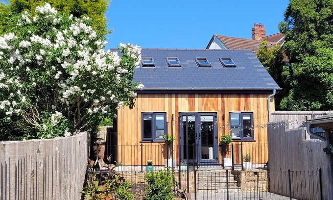 Cinderford Cabina | Forest Cedar Lodge, Cinderford, Sleeps 4