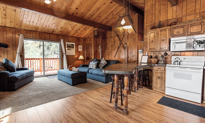 Whispering Forest Cabina | Forest Edge Retreat