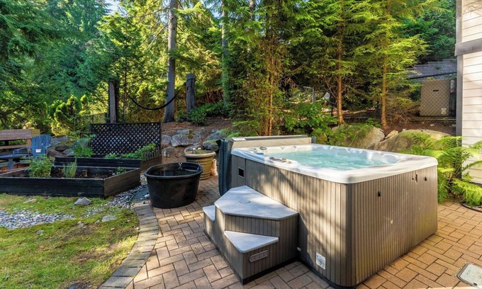 Metro Vancouver Regional District Casa | Forest Getaway 2 Bedroom Suite with Hot & Cold Tub