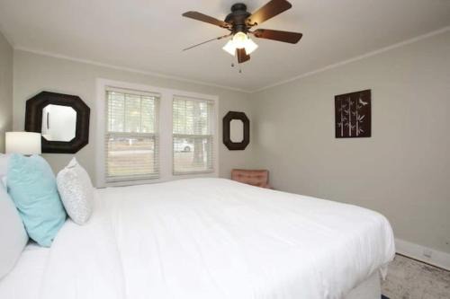 Forest Acres Casa | Forest Lake Hidden Gem 3 Min to Ft Jackson & Shops