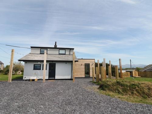 Dwyran Casa | Forest Lodge