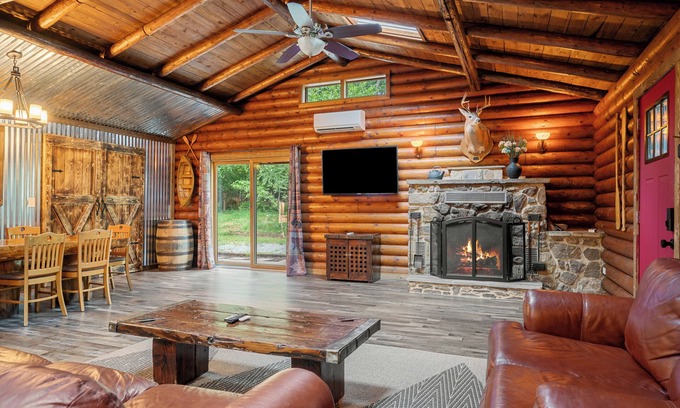Kabletown Cabina | Forest Log Cabin Dogs Friendly 3bd/2b