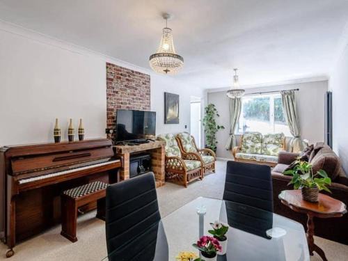 Newark upon Trent Casa | Forest side cottage