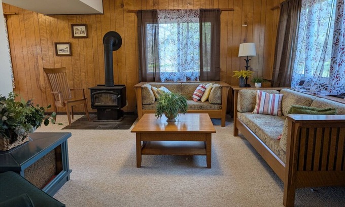 Princeton Apartamento | Forest View 2bd on 175 Acre Farm