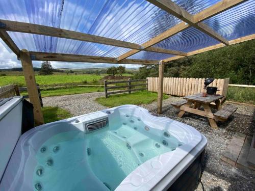 Coleraine Casa | Forest View Cottage - Private Hot Tub