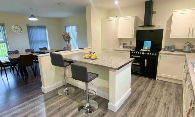 Coleraine Apartamento | Forest View House Hot Tub Sleeps 9