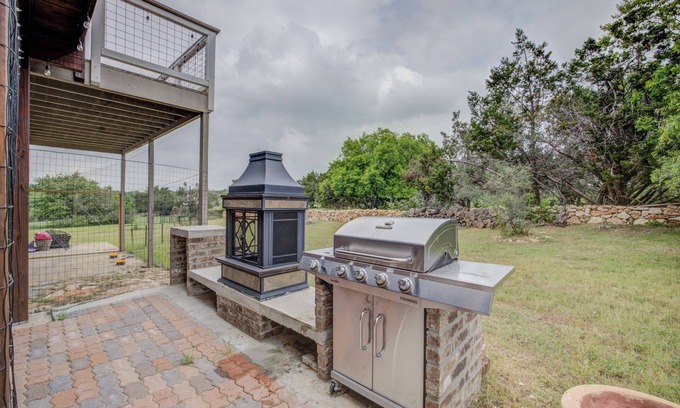 Hays County Casa | Forest View Loft | Pool | BBQ Newly Renovated