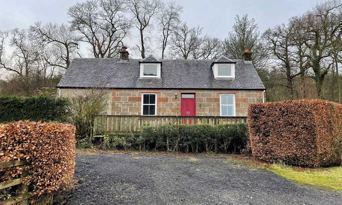 Arden Cabaña | Foresters Cottage - an ideal getaway in the Scottish countryside by Loch Lomond