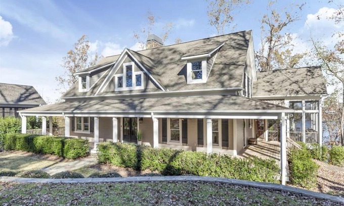West Union Casa | Foreststone Fabulous Lake Keowee Waterfront Home