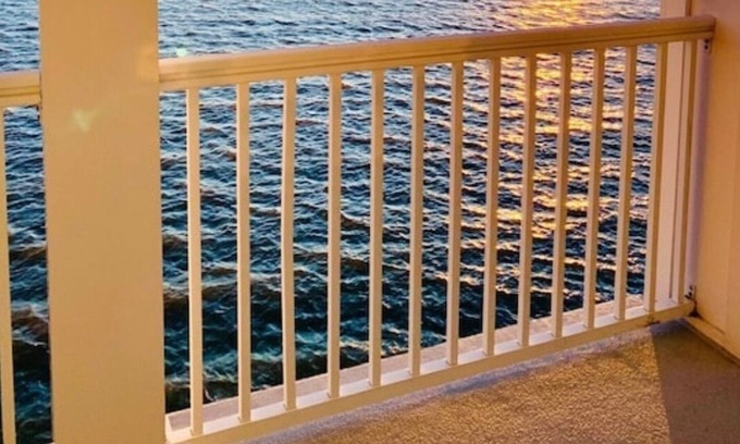 Crisfield Condominio | Forever Water Views