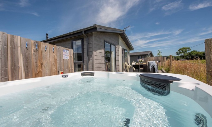 Lifton Casa | Forget Me Not Lodge, 4 Roadford Lake Lodges