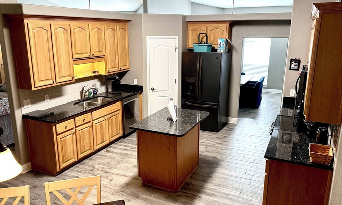 Milton Casa | Forget your worries in this spacious and serene space with a beautiful lake view