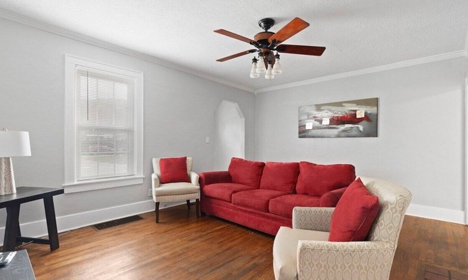 Red Bank Casa | Forget your worries in this spacious and serene space