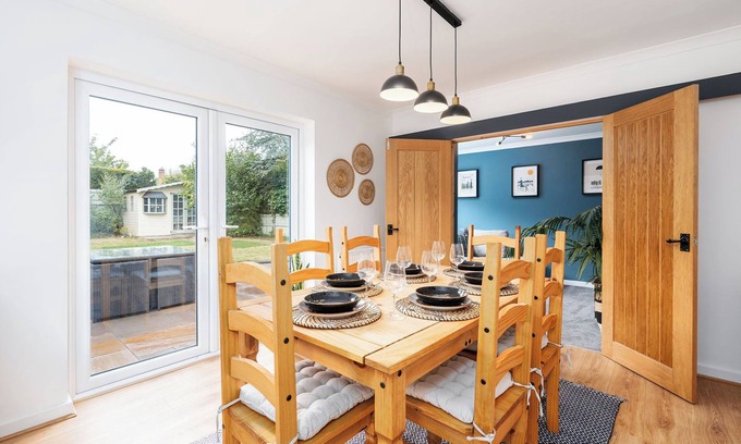 Formby Casa | Formby Coastal Retreat – 3-Bed Home Near Beach, Golf & Red Squirrel Reserve