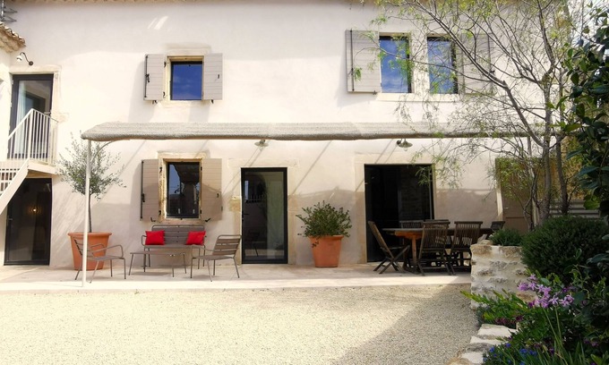 Grignan Casa | Former sheepfold with pond in Drôme Provençale