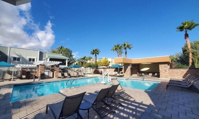 Las Vegas Complejo | Formula 1 Las Vegas Grand Prix, 2024 Worldmark Tropicana