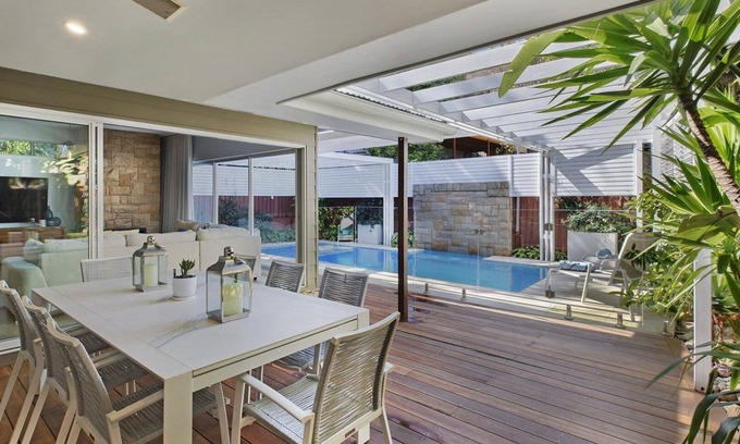 Forresters Beach Casa | FORRESTERS RETREAT | Pool, close to beach, Wi-Fi | Accom Holidays