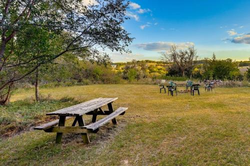 Fort Calhoun Apartamento | Fort Calhoun Home with Screened Porch and Playground!