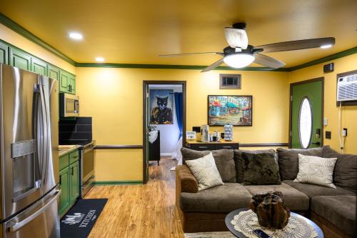 West Columbia Apartamento | Fort Jackson Grad & USC Stay 2BR Parking Smart Kitchen, Concierge Guide