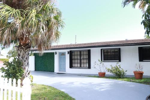 North Andrews Gardens Casa | Fort Lauderdale Elegant Getaway Home