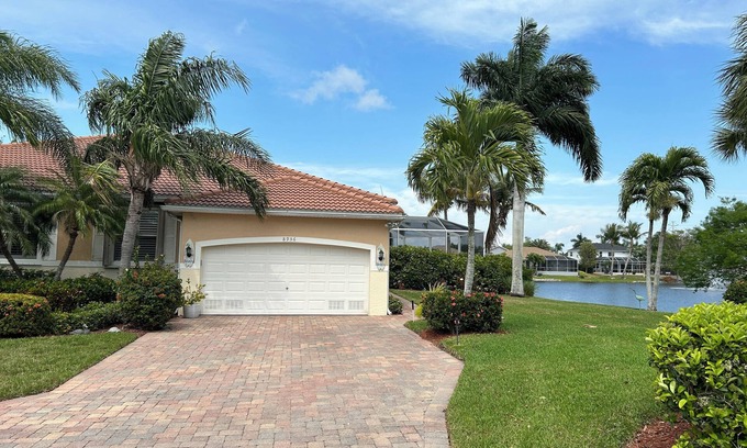 Biggar Villa | Fort Myers Villa approximately 3 miles to beach with private pool and hot tub.