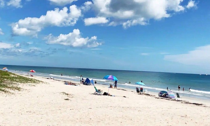 Fort Pierce Shores Casa | Fort Pierce - 2BD 2BA Tropical Surfside Retreat