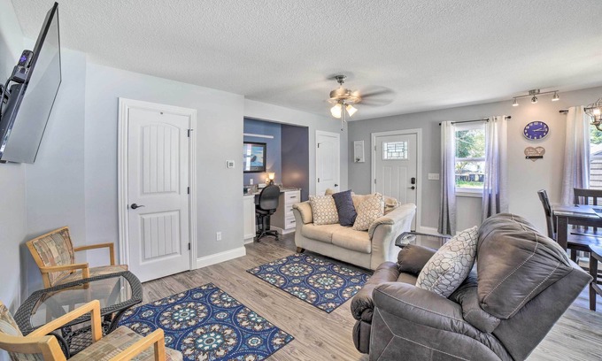 Fort Wayne Condominio | Fort Wayne Getaway - Family + Pet Friendly!