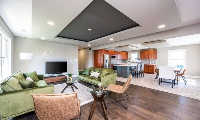 West Central Condominio | Fort Wayne New! Cozy 2BR Condo -Downtown w/Free Parking & WiFi