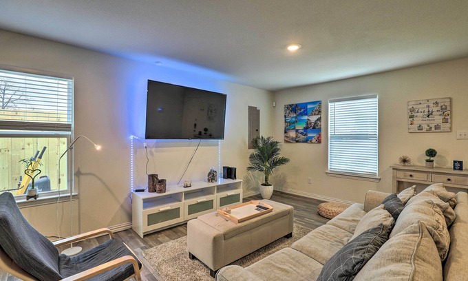 Fort Worth Casa | Fort Worth Retreat with Private Quarter Acre!