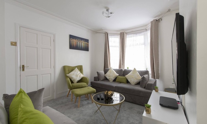 Greenwich Casa | Fortified Three Bedroom Home