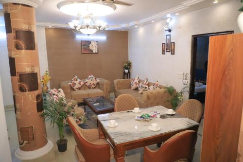 Saket Apartamento | Fortune Home Service Apartment 3Bhk , D-198 Saket