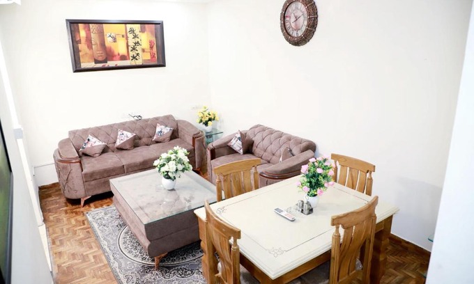 Saket Apartamento | Fortune Home Service Apartment 3Bhk,E-28 Saket 1B