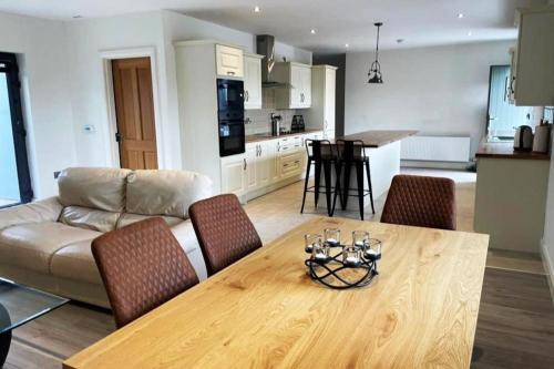 Aghadoe Casa | Fossa Retreat - Modern 3 bed house Killarney