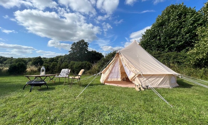 Moreton-in-Marsh Alquiler De RV | Fossewold Camping Bell Tent 3 of 4