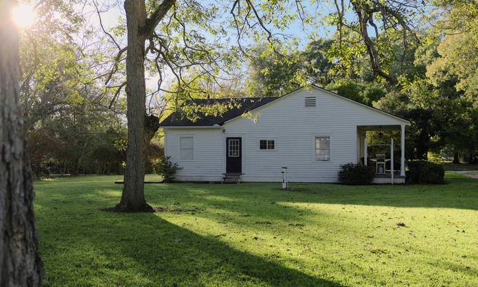 Natchez Cabaña | Foster Mound Cottage - Perfect for a Cozy Getaway with 2 Bedrooms and Pet-Friendly Amenities!
