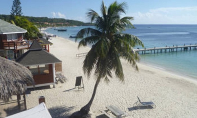 Antoneys Cay Hotel | Foster's West Bay Resort