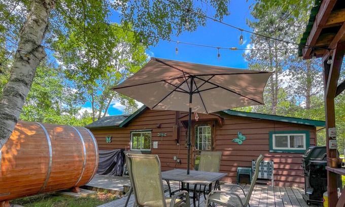 Carlow/Mayo Cabina | Fosters Lake Rustic Cabin w Volleyball Court