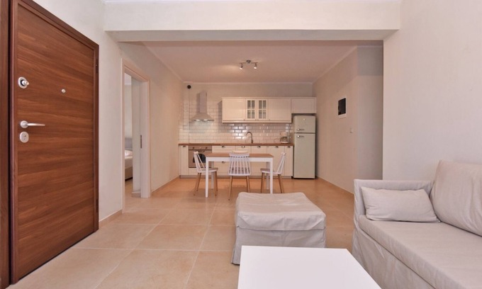 Paralia Dionysiou Apartamento | Fotinia Beach House Ground Floor by RentalsPro